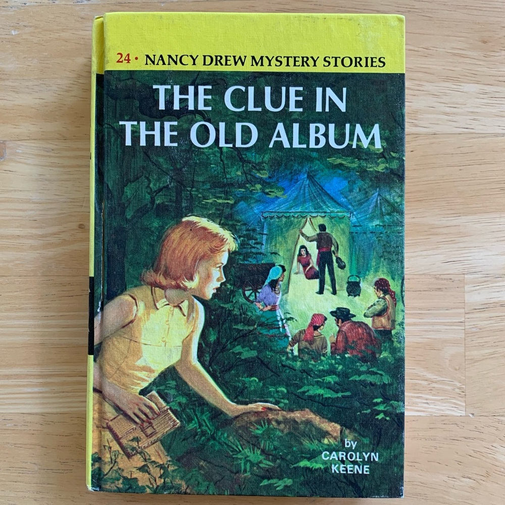 The Clue in the Old Album Nancy Drew #24
